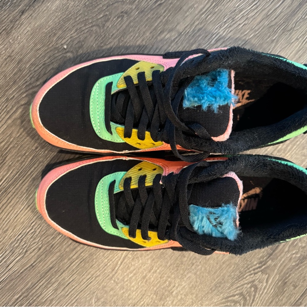 Nike women’s Black and Multicolor Sneakers